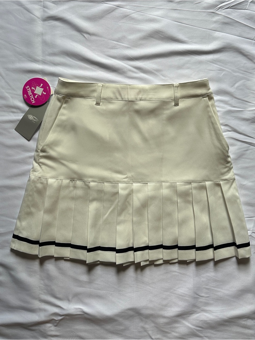BEAMS GOLF Women's Cream Pleated Tennis/Golf Skirt with Black Stripe